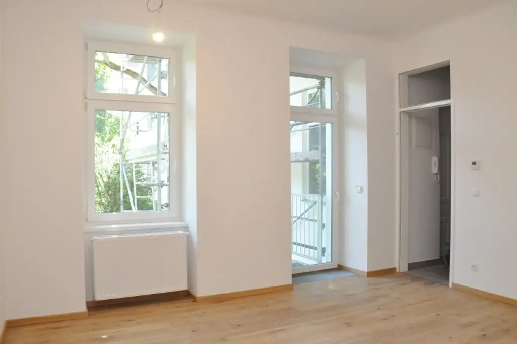Erstbezug | Top sanierte 2-Zimmer Maisonette | 2 Balkone | unbefristet