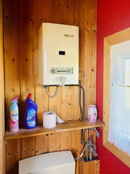PRIVATSPHÄRE und FLIESSWASSER - FLACHDACHHÜTTE IN DER RUSTER BUCHT AUF PACHTGRUND ZU KAUFEN