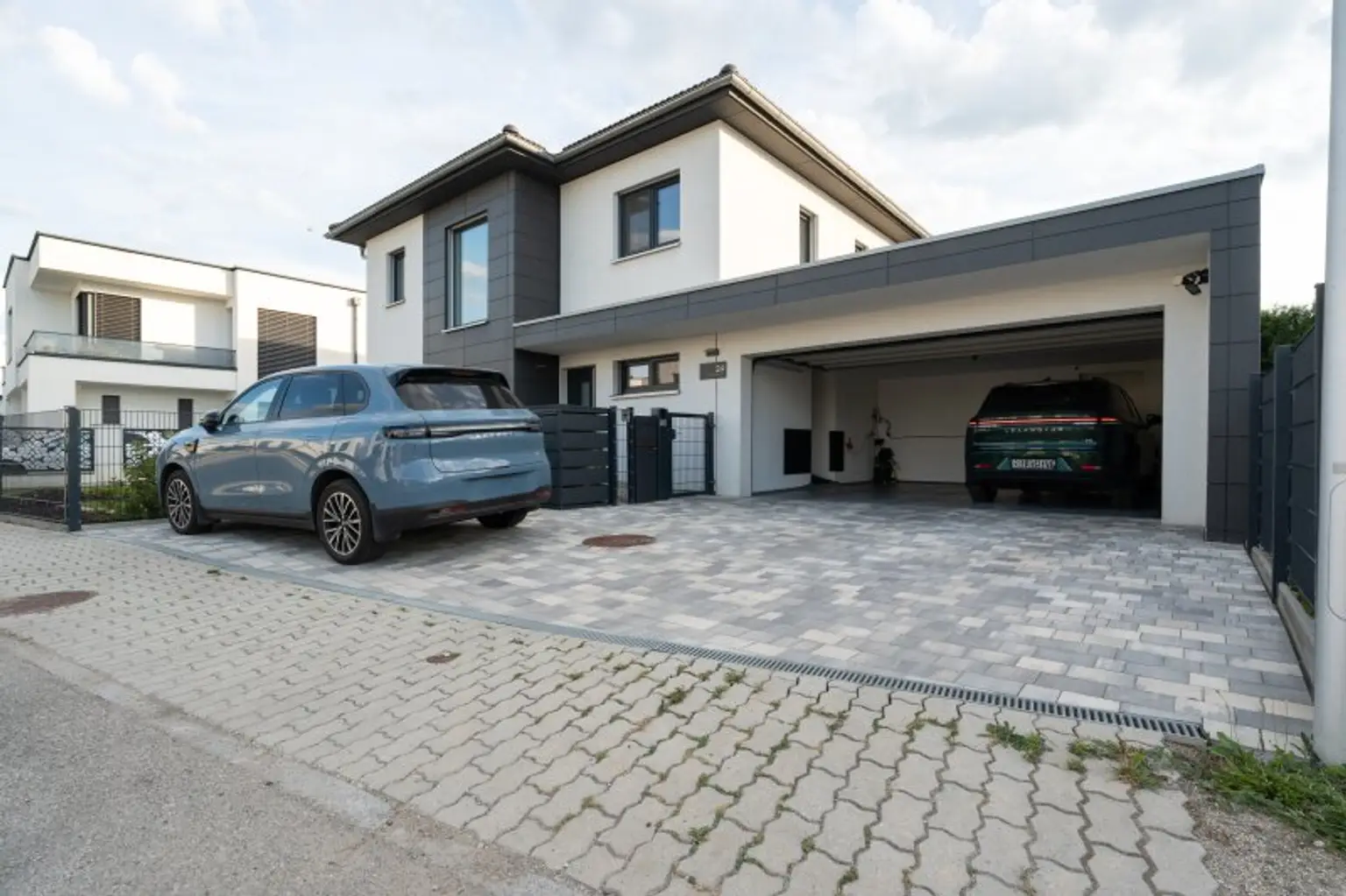 Frontansicht / Garage