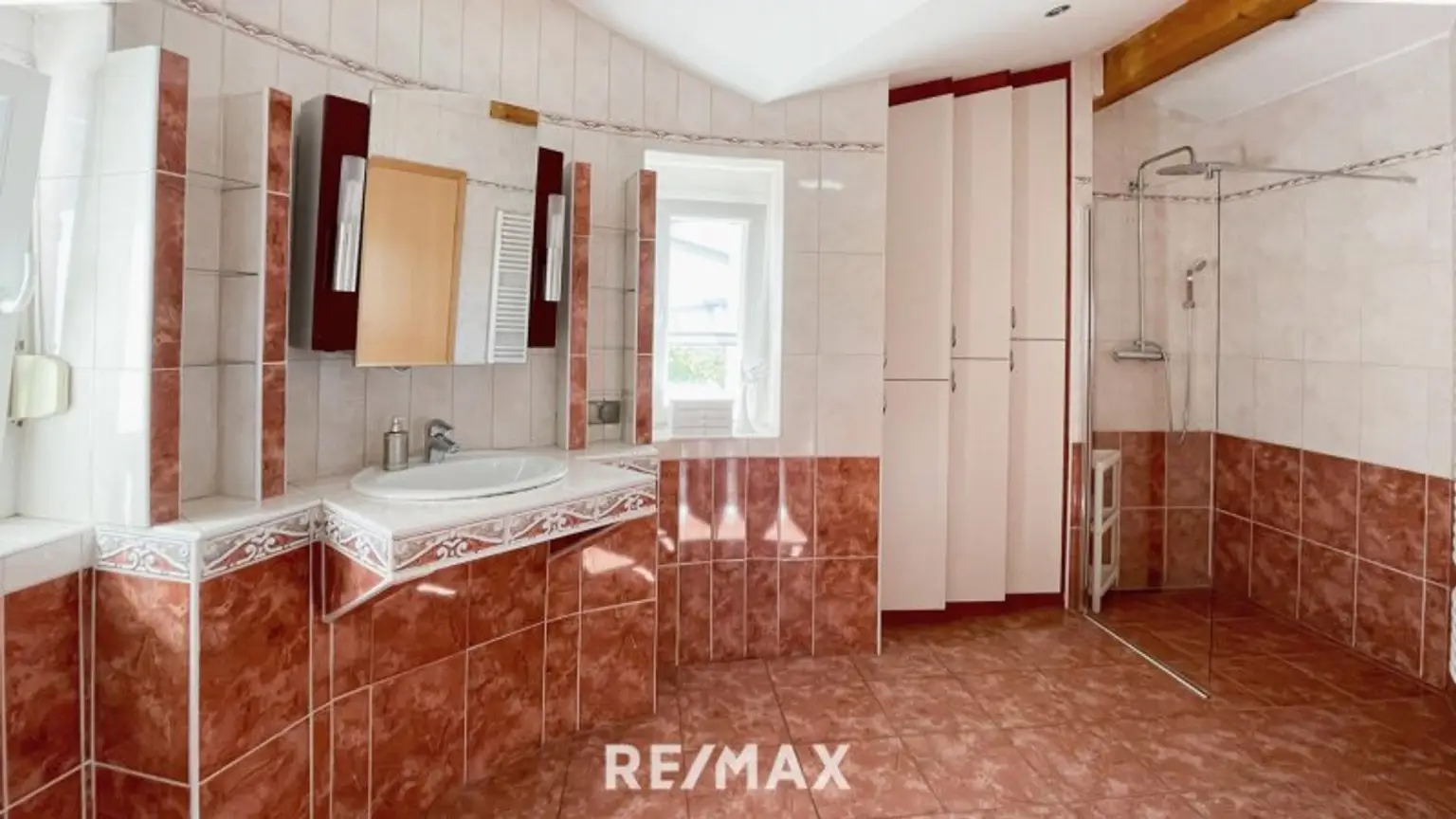 Absolute Ruhelage/Haus mit wunderschönem Garten!