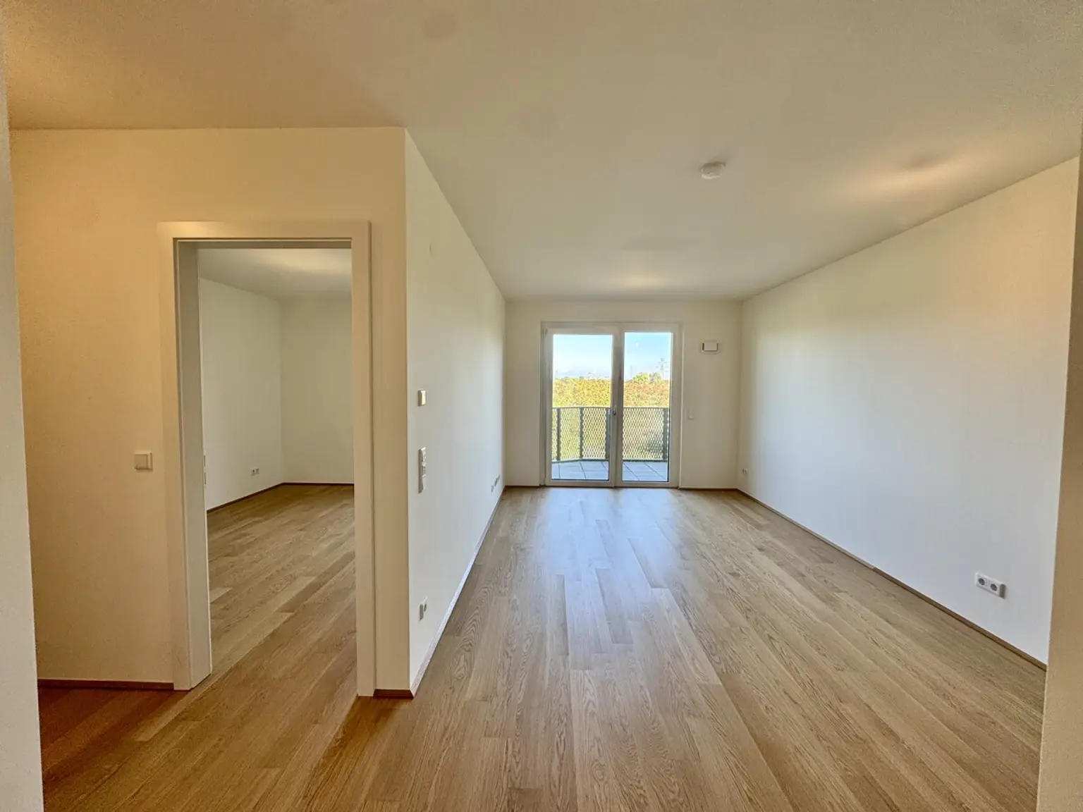 Hirschfeld: neu und provisionsfrei - Schnäppchen Hit mit Balkon