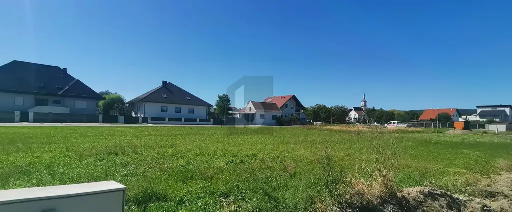 RUHIG GELEGEN - BIS ZU ACHT WOHNEINHEITEN MÖGLICH