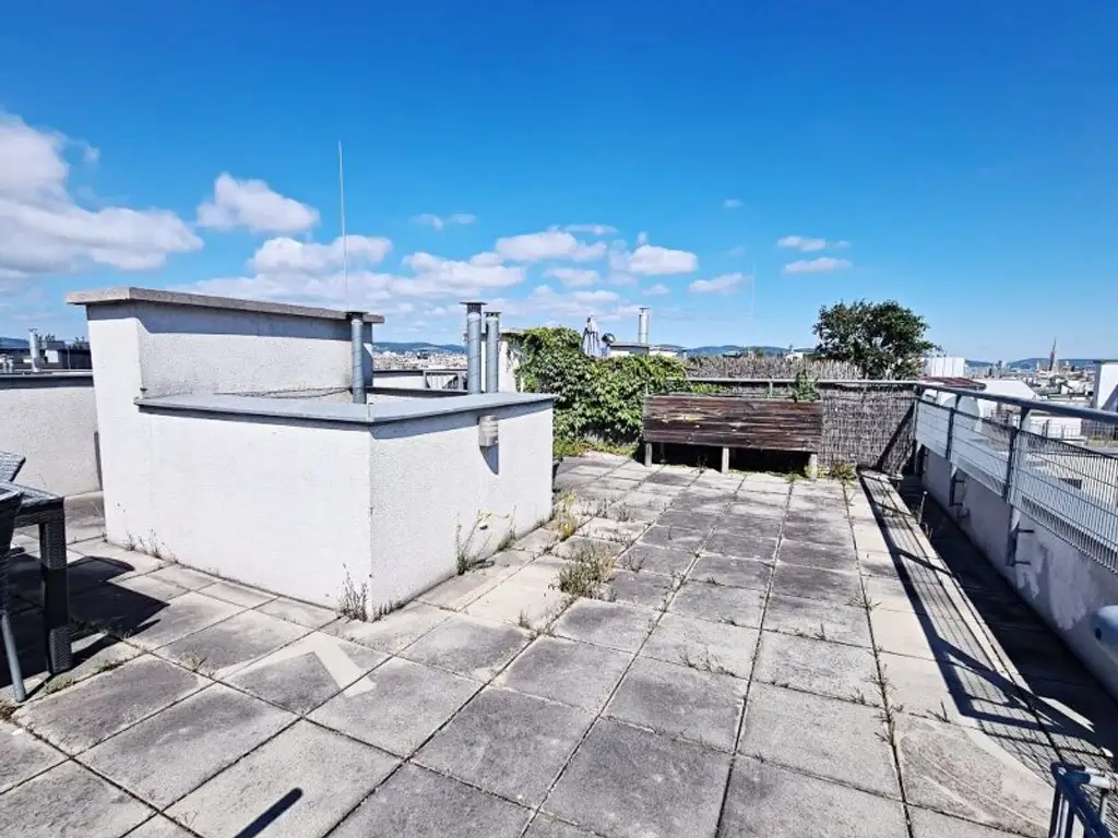 TERRASSENHIT, U1-NÄHE, 84 m2 Dachgeschoß mit 30 m2 Terrasse, 2 Zimmer, Wohnküche, 2 Bäder, Parketten, Viktorgasse