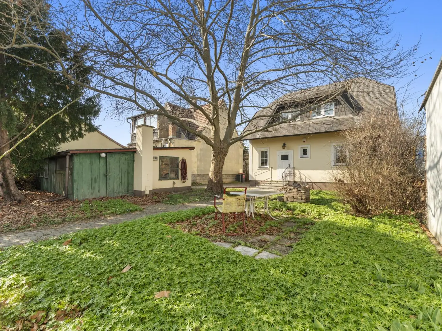 Hausansicht vom Garten