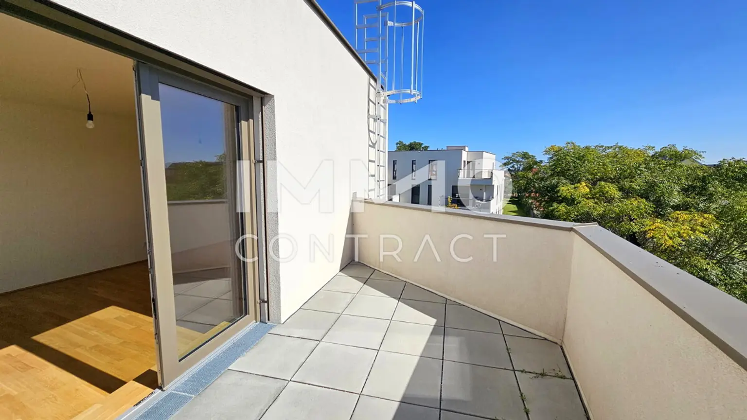 Stylische, großzügige 2-Zimmer-Dachgeschoss-Wohnung mit 23 m2 Südterrasse - Provisionsfrei!