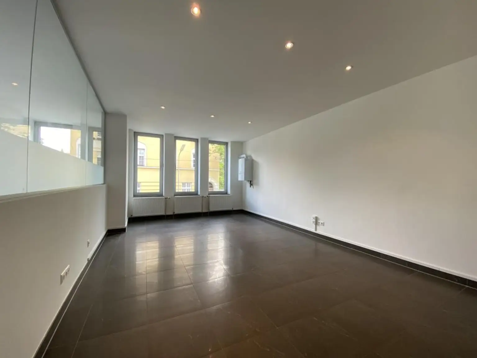 Top-Lage in GRINZING! Schönes, modernes Büro mit Bad und Küche!