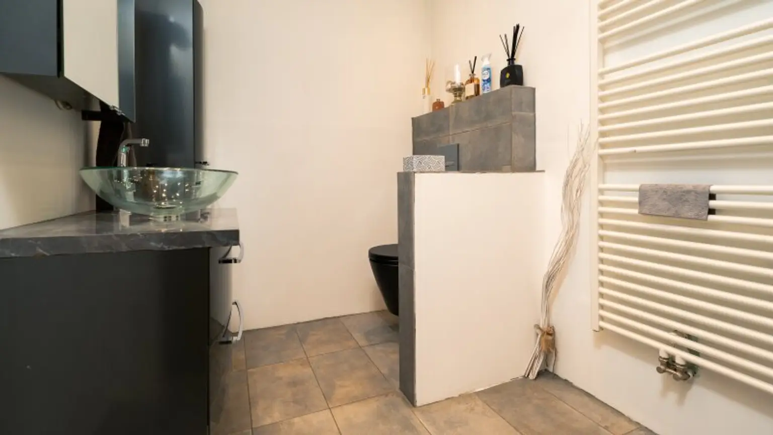 Paradies-Liebhaber aufgepasst! Detailreiches Ein oder Mehrfamilienhaus!