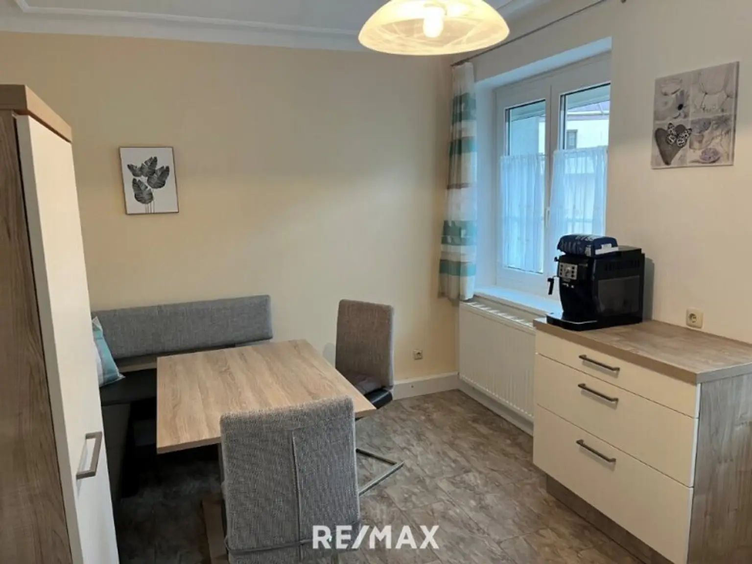 Esszimmer mit Küche