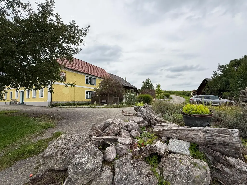 Traumhaftes Bauernhaus in Alleinlage mit Blick auf den Sonntagberg – 13 Hektar Natur pur im Ybbstal