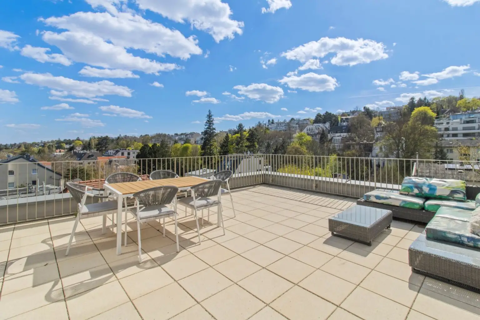 M | ++ WEITBLICK. RUHE. STIL. ++ 3-ZIMMER-MAISONETTE in BESTLAGE | Prima Service Immobilien