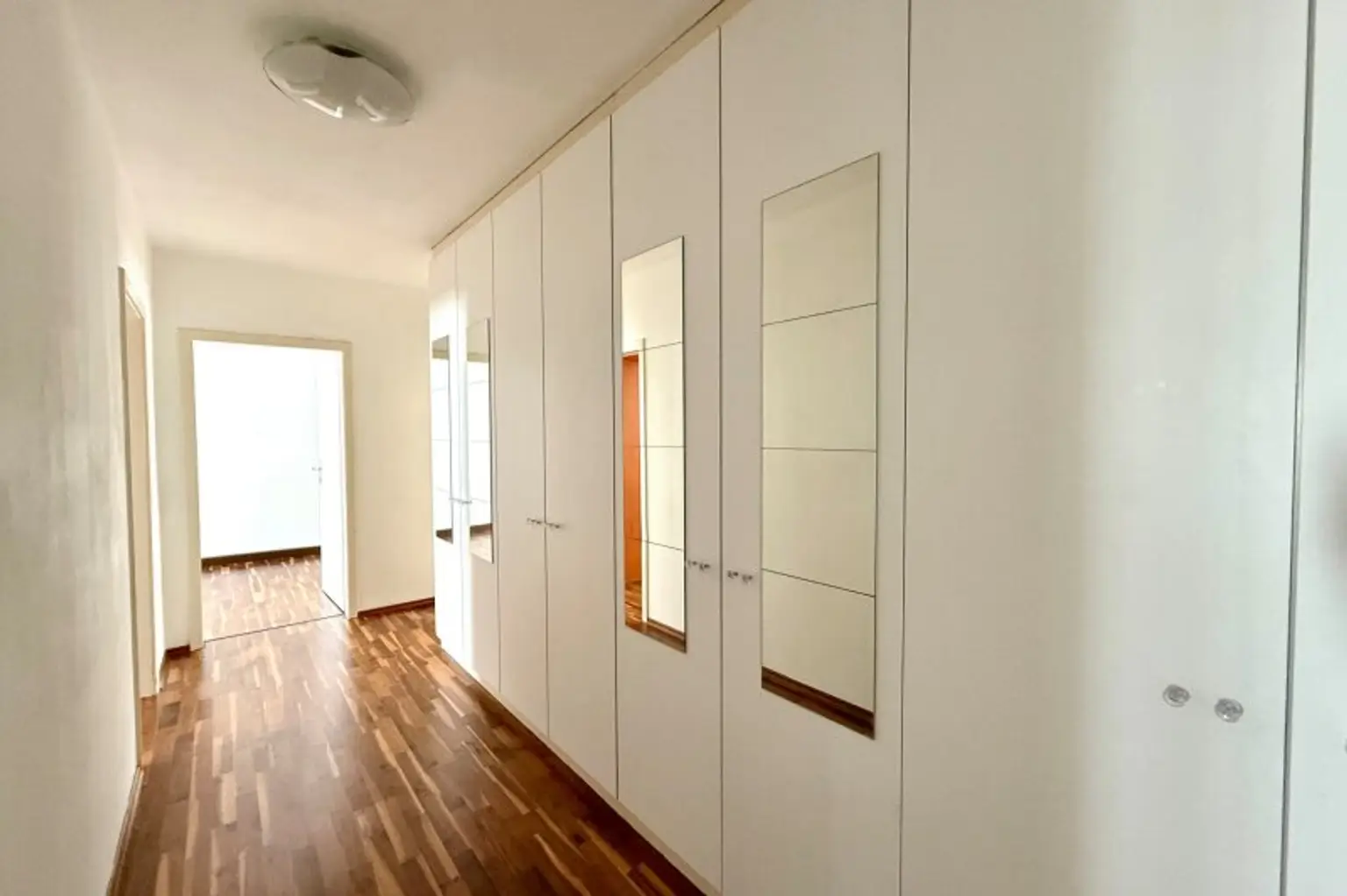 Sehr gut aufgeteilte 3 Zimmerwohnung mit separater Küche und KFZ-Stellplatz