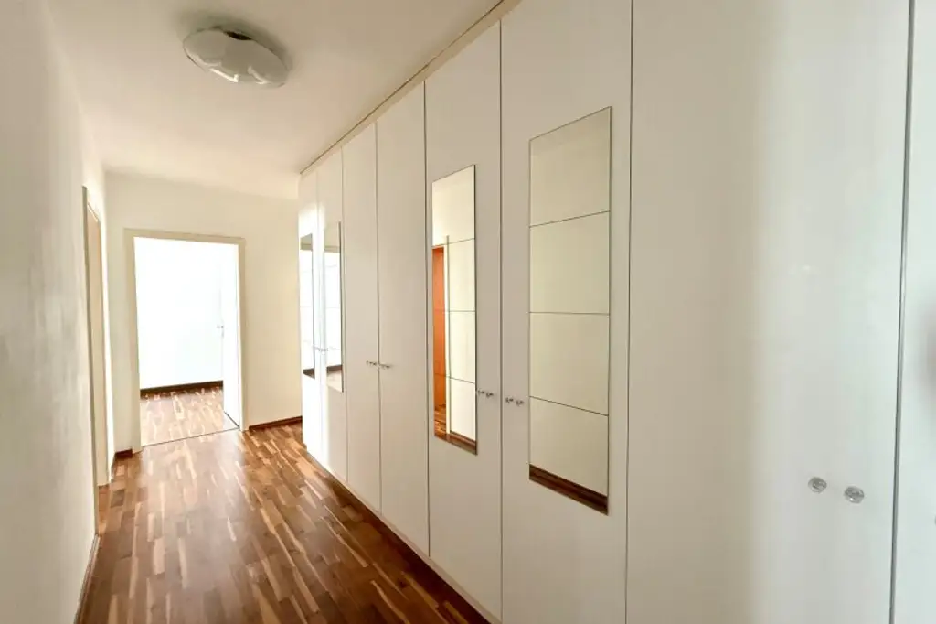 Sehr gut aufgeteilte 3 Zimmerwohnung mit separater Küche und KFZ-Stellplatz