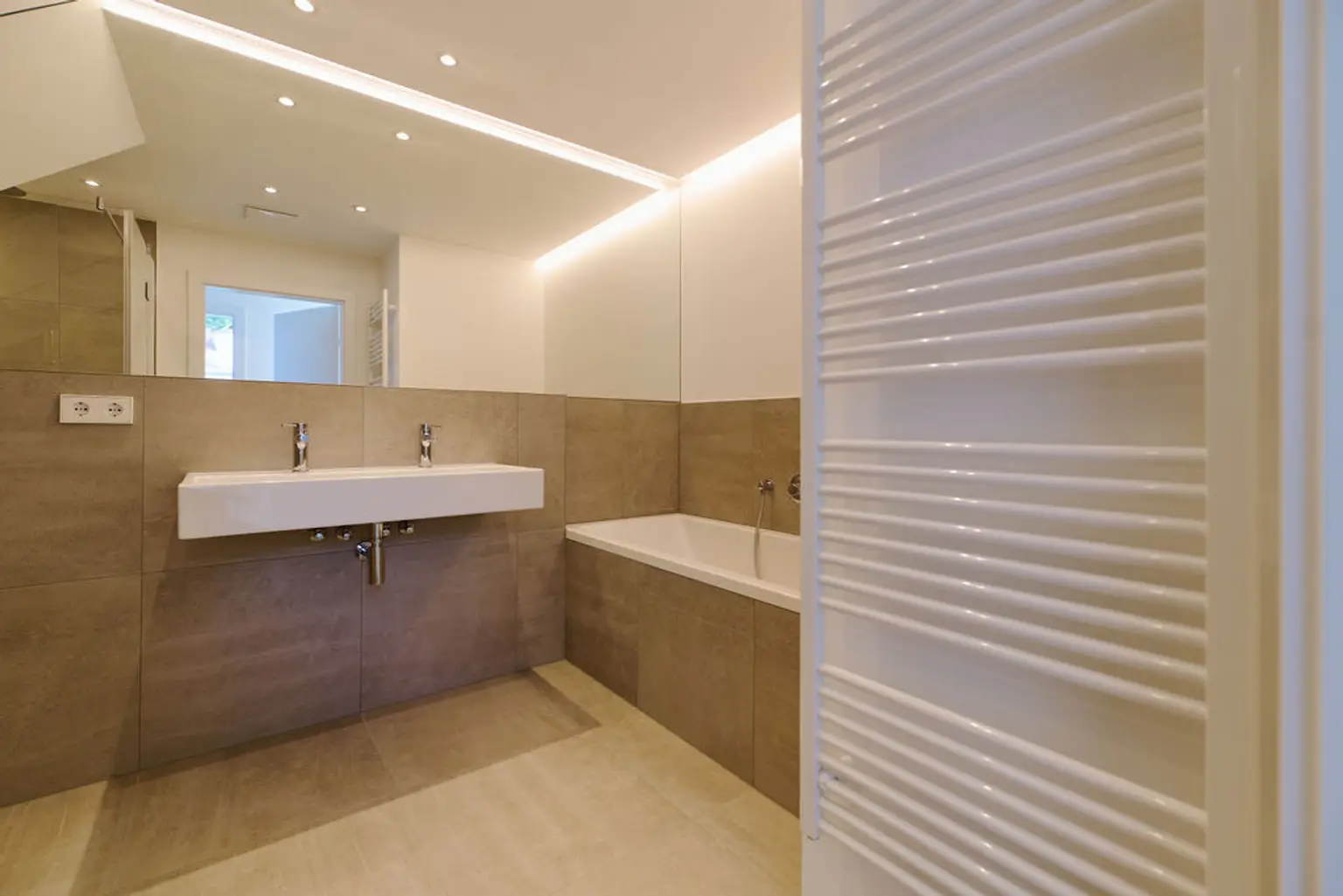 ZUR SCHÖNEN AGNES – Erstbezug: Großzügige 4-Zimmer-Dachgeschoss-Maisonette mit zwei Terrassen in Sievering // PROVISIONSFREI