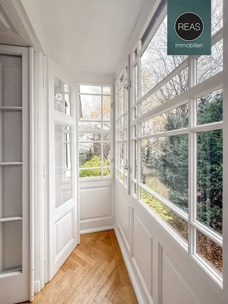 Büro mit Gartenblick und Erker in Bestlage neben dem Schubert-Museum! Gartennutzung inklusive!