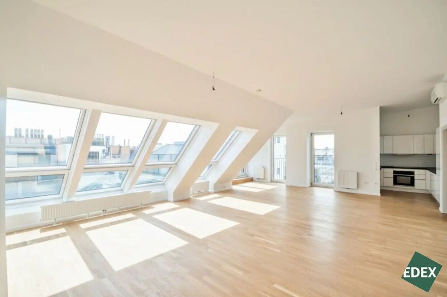 Klimatisierte 4-Zimmer-Wohnung mit Terrasse nahe der Wiener Innenstadt (optional mit PKW-Stellplatz)