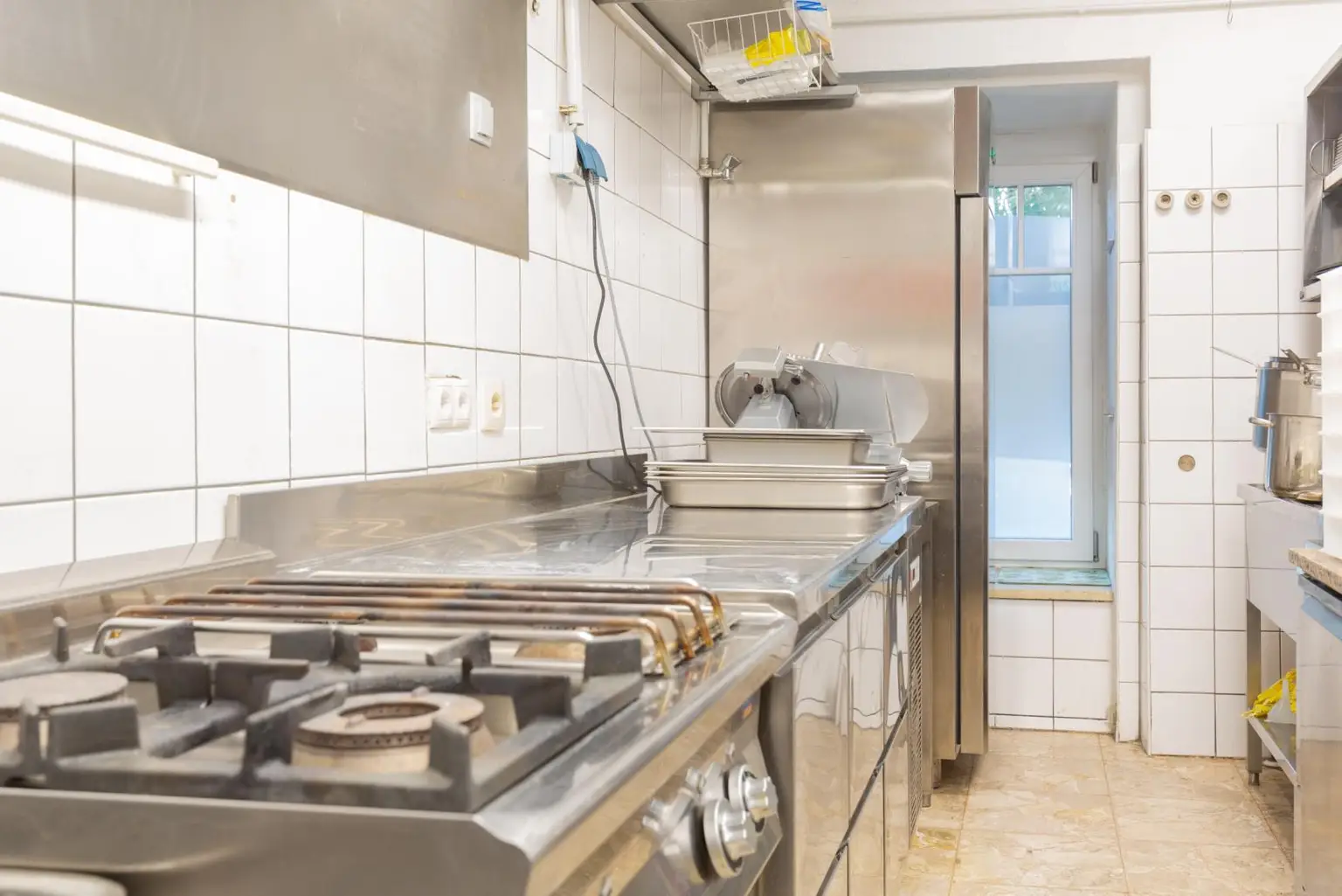 Gastro-Highlight am Grieskai: Stilvolles Restaurant mit Inventar & Potenzial