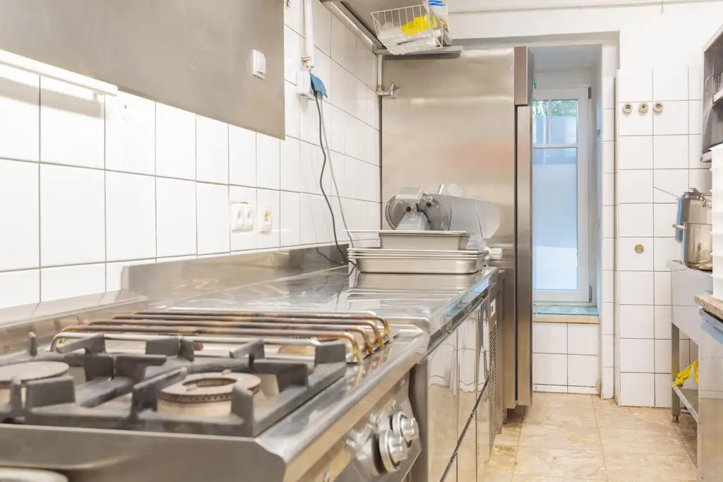 Gastro-Highlight am Grieskai: Stilvolles Restaurant mit Inventar & Potenzial
