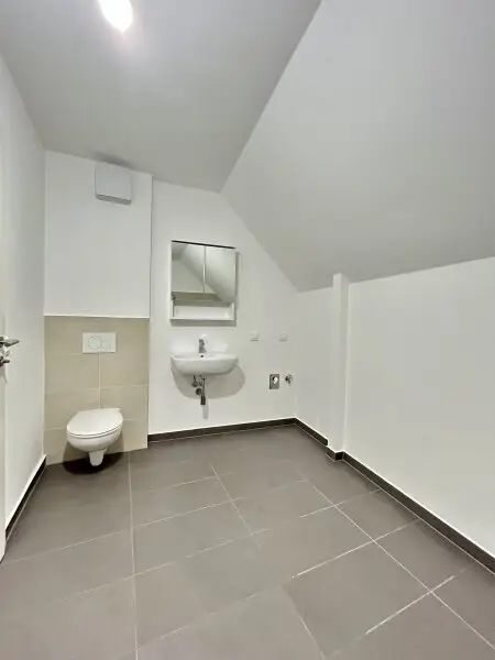 Luxuriöse Dachgeschoßwohnung in Klosterneuburg: Erstbezug mit Terrasse und Klimaanlage!