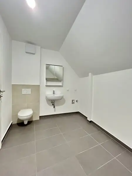 Luxuriöse Dachgeschoßwohnung in Klosterneuburg: Erstbezug mit Terrasse und Klimaanlage!