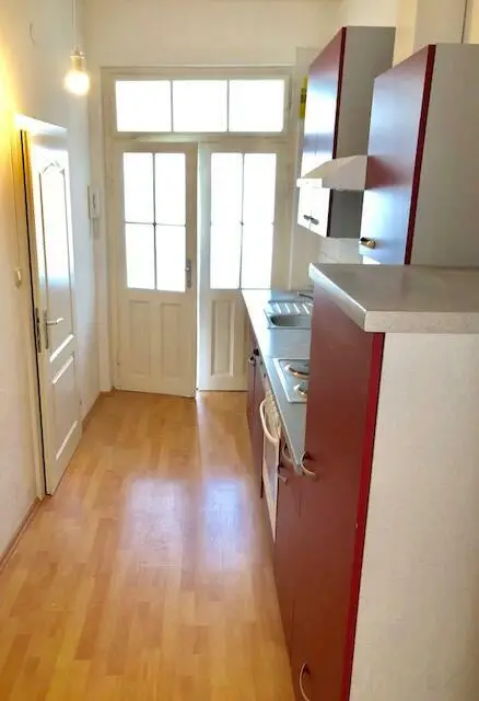 Zentrale Lage: Garconniere im EG