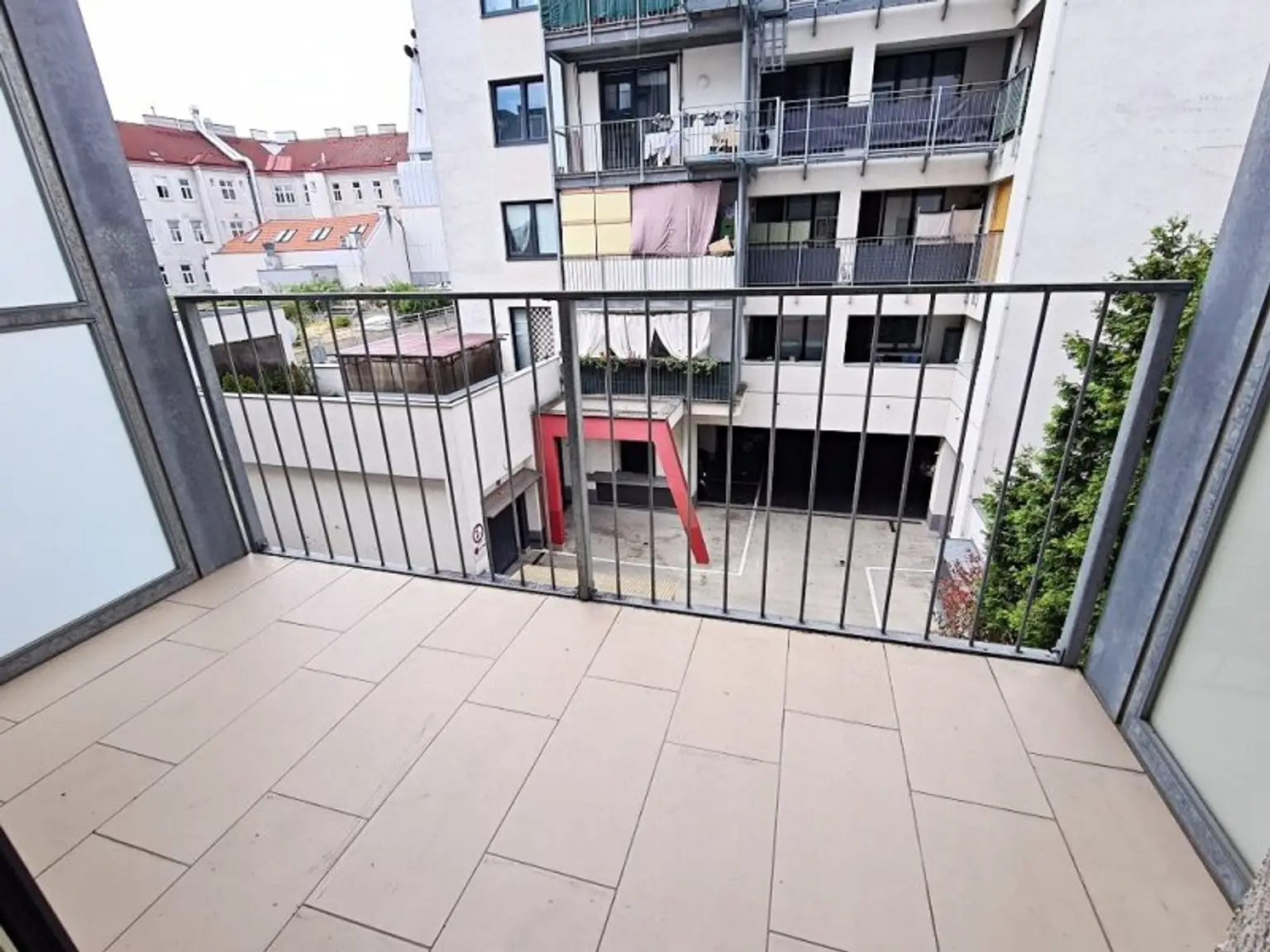 U1-NÄHE, gepflegte 68 m2 Neubau inkl. 4 m2 Loggia, 2 Zimmer, Wannenbad, Parketten, 2. Liftstock, Humboldtgasse