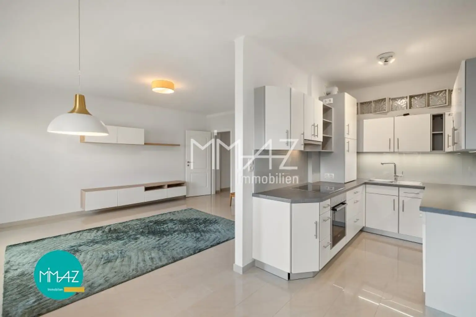 Wohnzimmer mit Küche