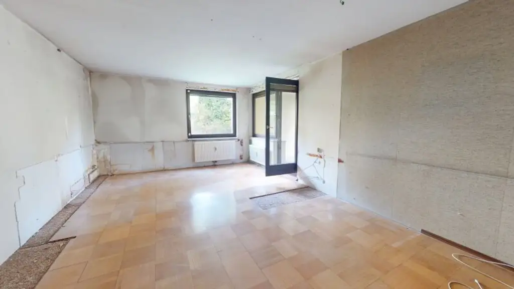 3-Zimmer-Wohnung mit Loggia & Grünblick – Sanierungsprojekt mit Potenzial