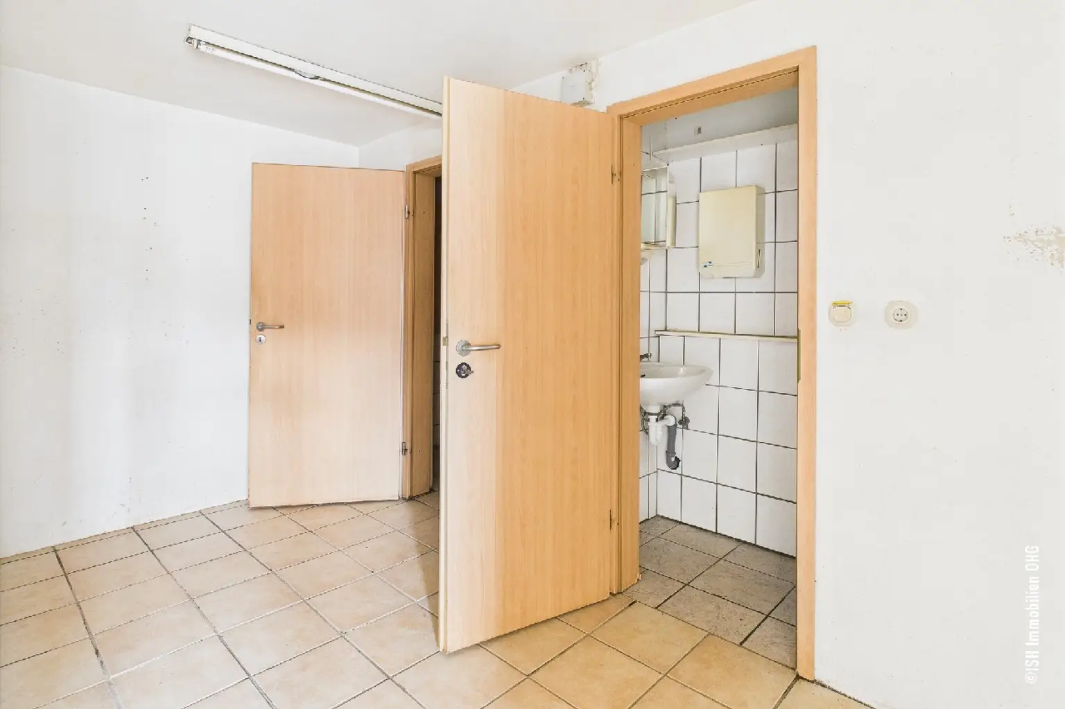 Abstellraum und Personal-WC