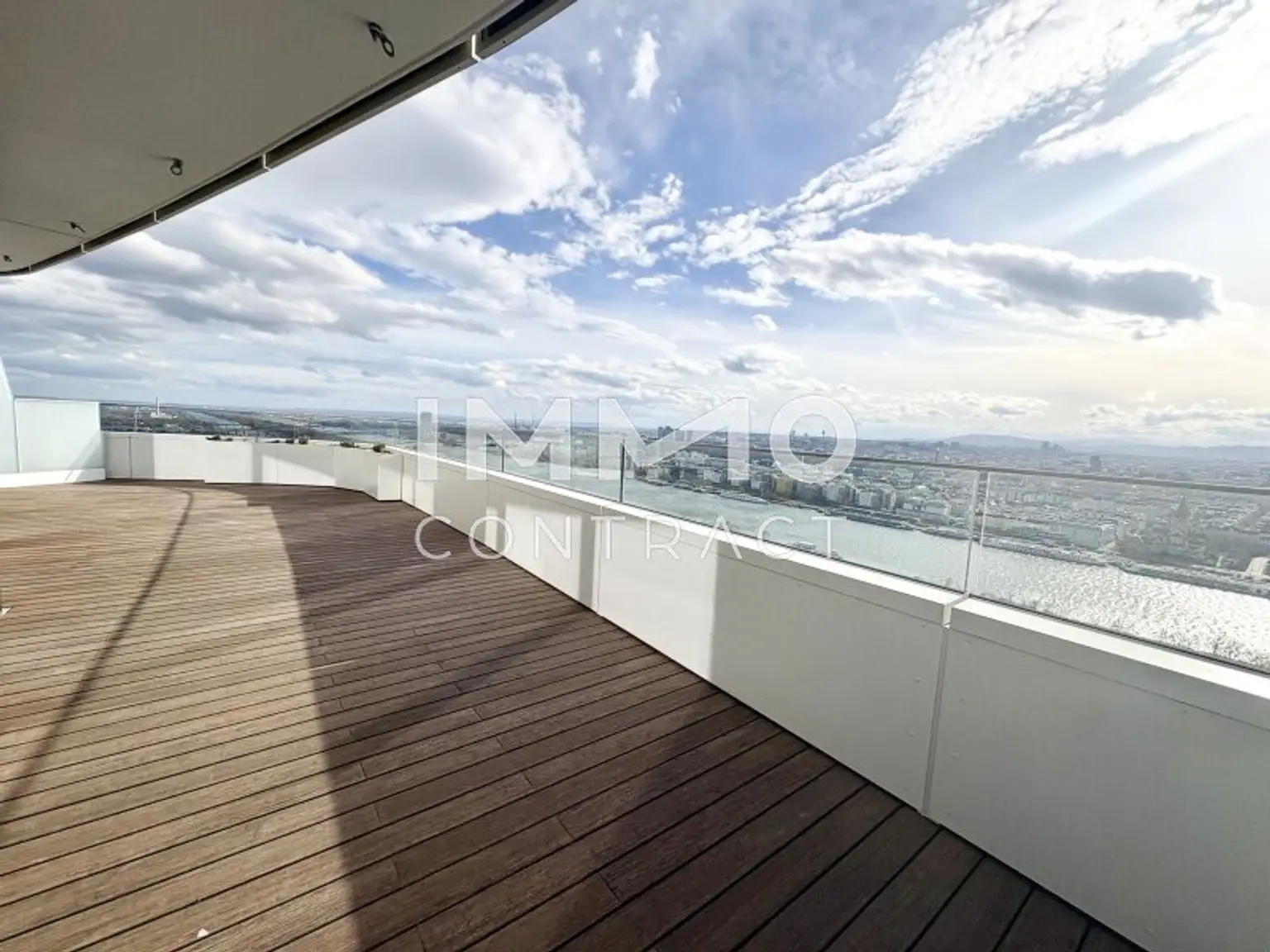 Balkon Richtung City & Neue Donau (flussabwärts)