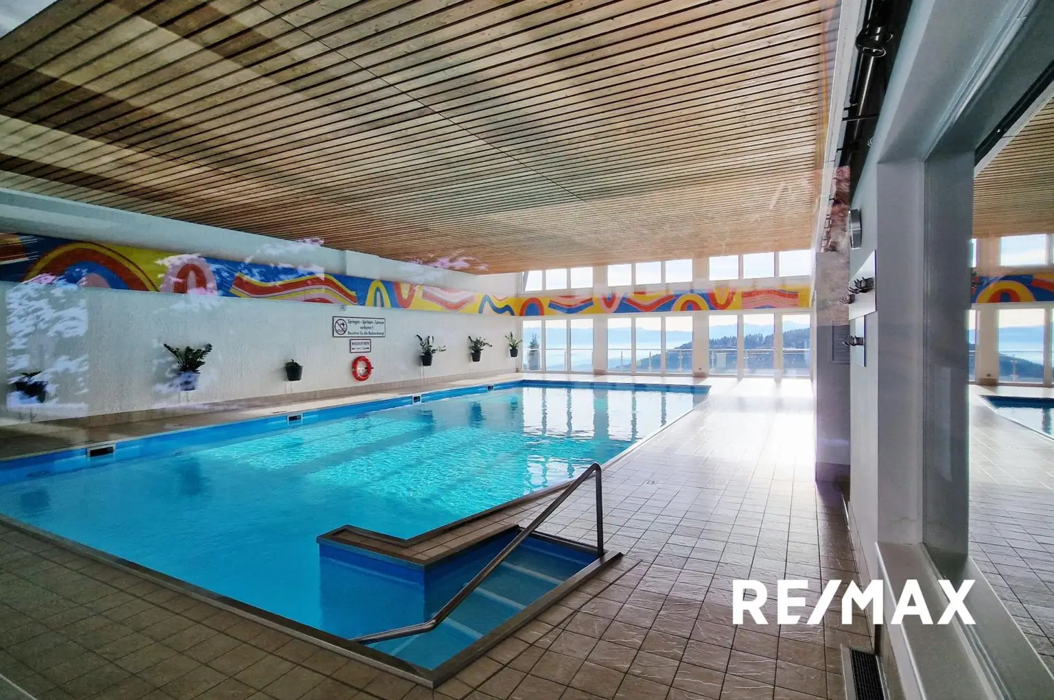 Schwimmbad im Gebäude