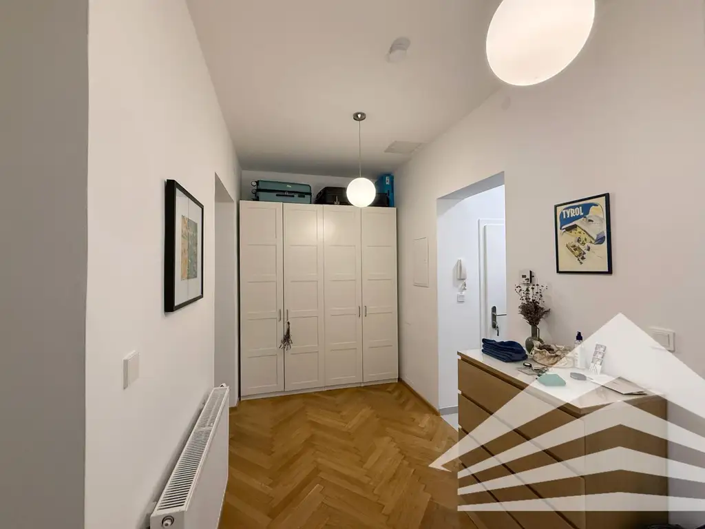 Großzügige 2 Zimmerwohnung mit Innenhofbalkon und moderner Einbauküche!