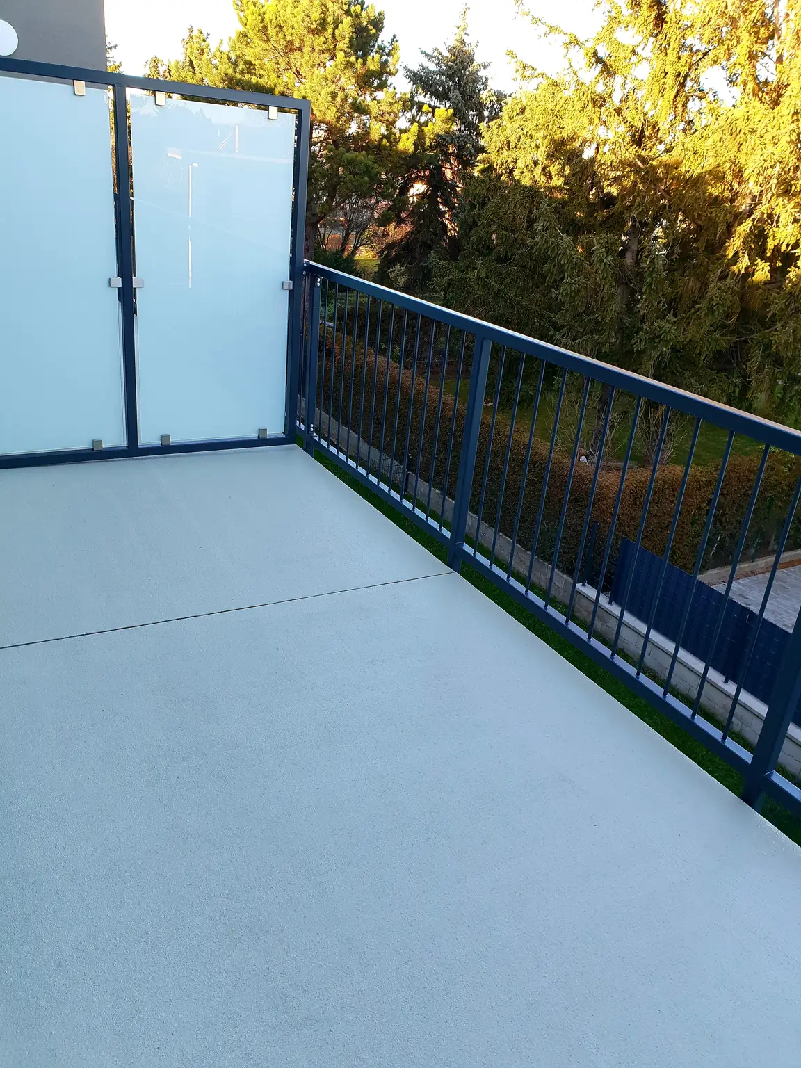 Neuwertige 3 Zimmer Wohnung mit Balkon + 2 Parkplätzen!!