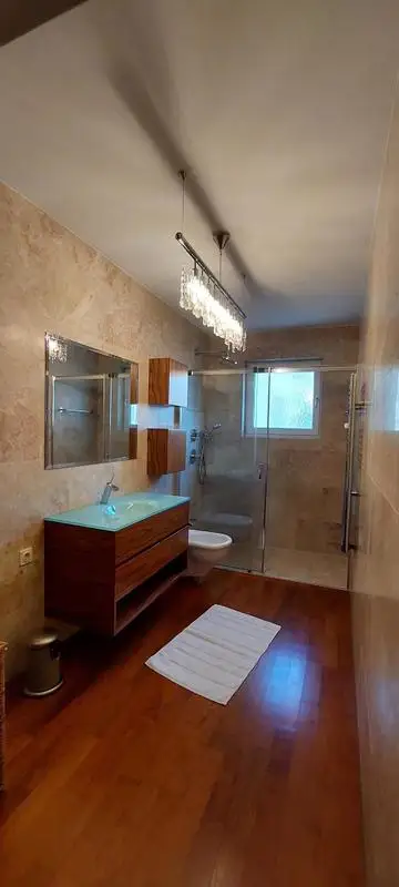 6-Zimmer-Wohnung mit Terrasse in Toplage