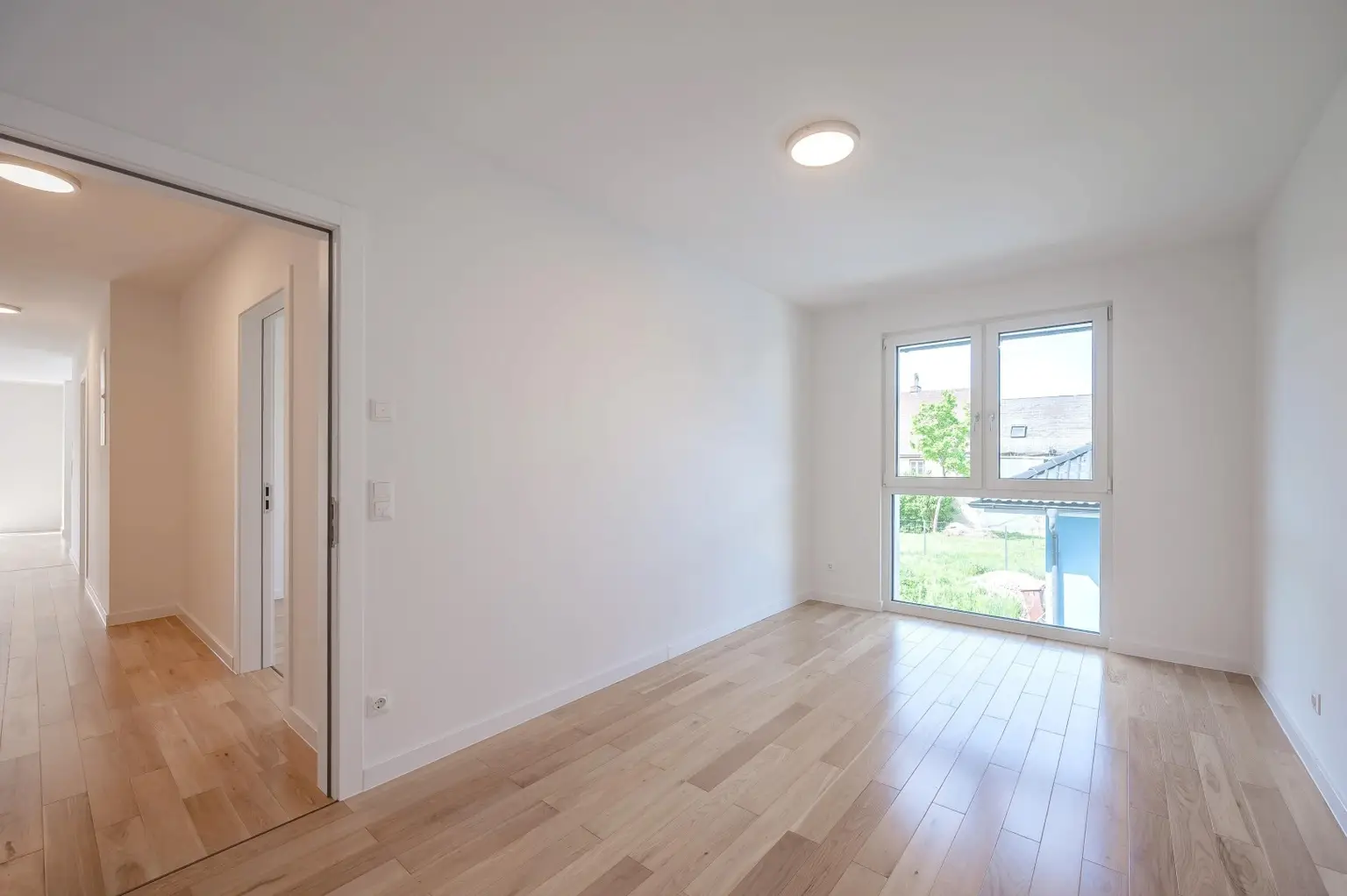 "Erstbezug mit hochwertiger Küche und großem Balkon bei Baden"