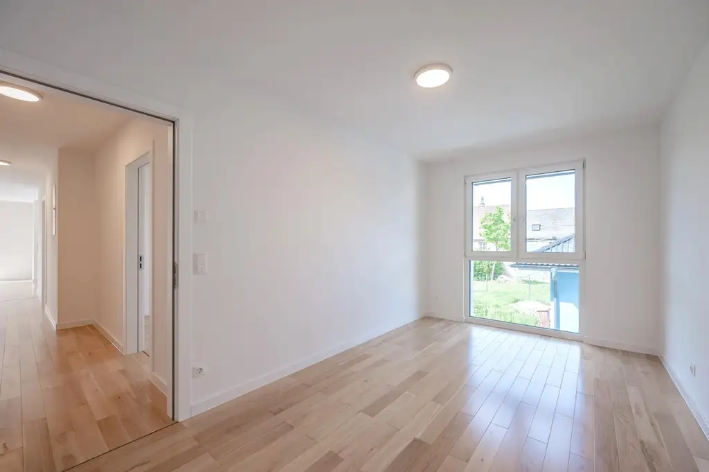 "Erstbezug mit hochwertiger Küche und großem Balkon bei Baden"