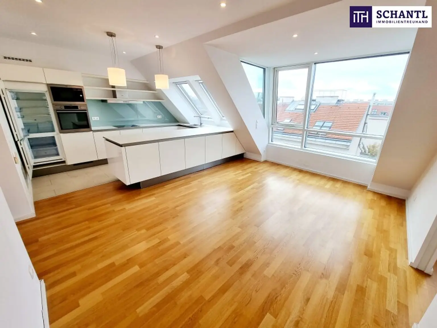 WOW! Lichtdurchflutete Traumwohnung mit hofseitiger Terrasse! Neues Lebensgefühl im Dachgeschoss mit perfekter Raumaufteilung + Kamin + Ideale öffentliche Anbindung! Jetzt zugreifen!