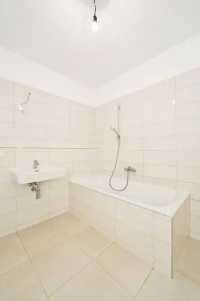 Sonnige 3-Zimmer-Eigentumswohnung mit Südterrasse & Garage – ruhig, grün & citynah an der renaturierten Liesing