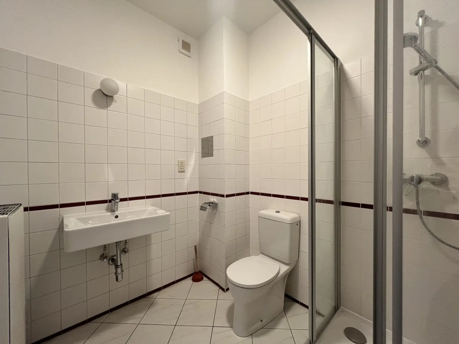 Badezimmer mit Dusche