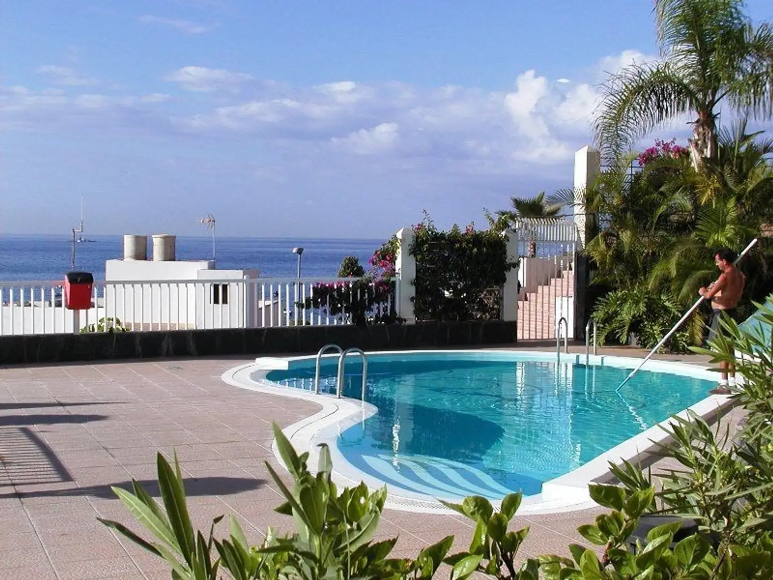 Costa-Caleta-Community-Pool-Tenerife-2