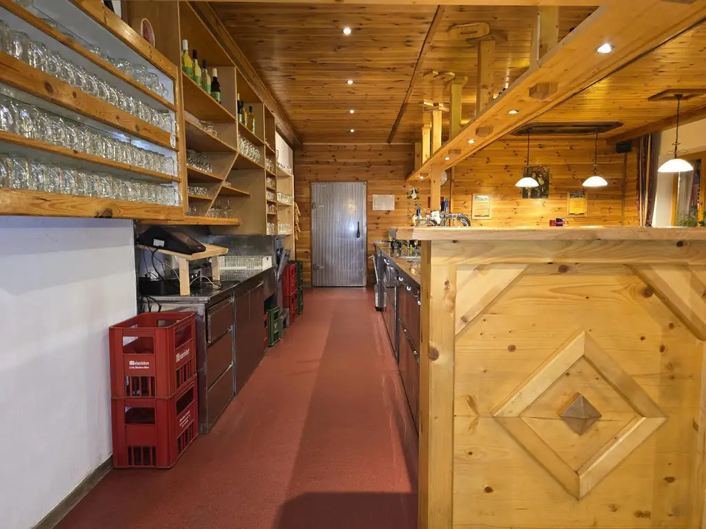 Großes Haus für Visionäre in Aussichtslage (Buschenschank, Weingärten)