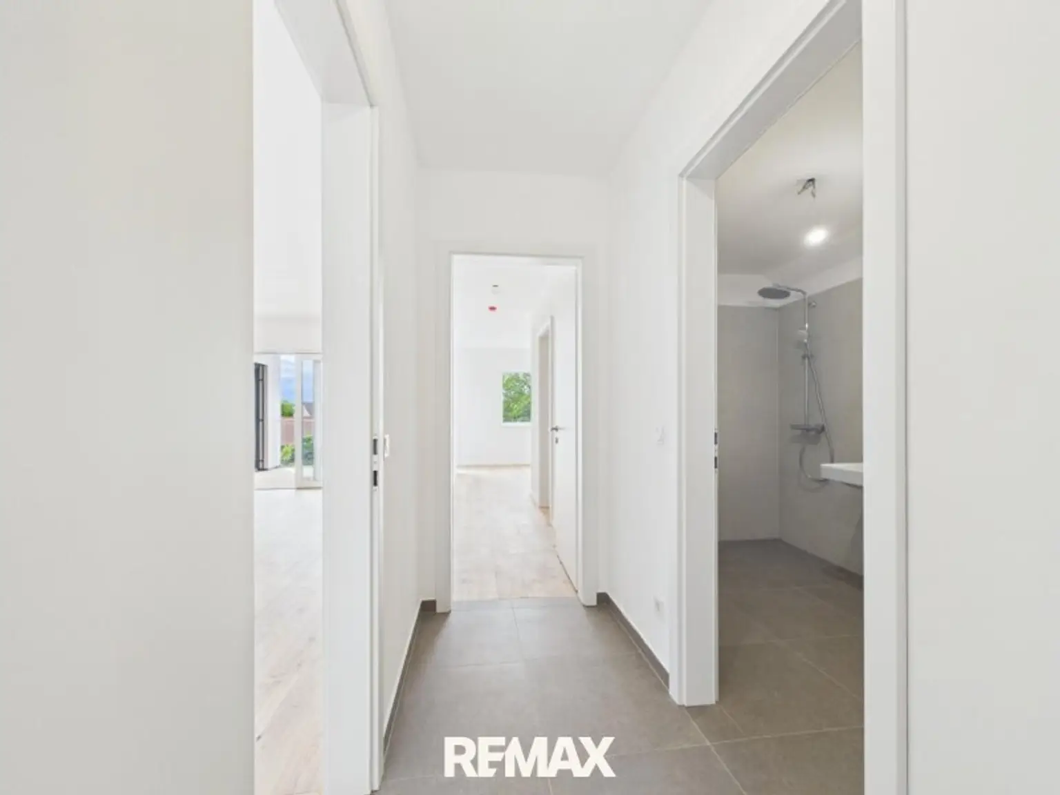 Apartment Neusiedl/See-Vorraum zu Bad u. WC