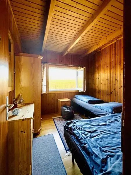 PRIVATSPHÄRE und FLIESSWASSER - FLACHDACHHÜTTE IN DER RUSTER BUCHT AUF PACHTGRUND ZU KAUFEN