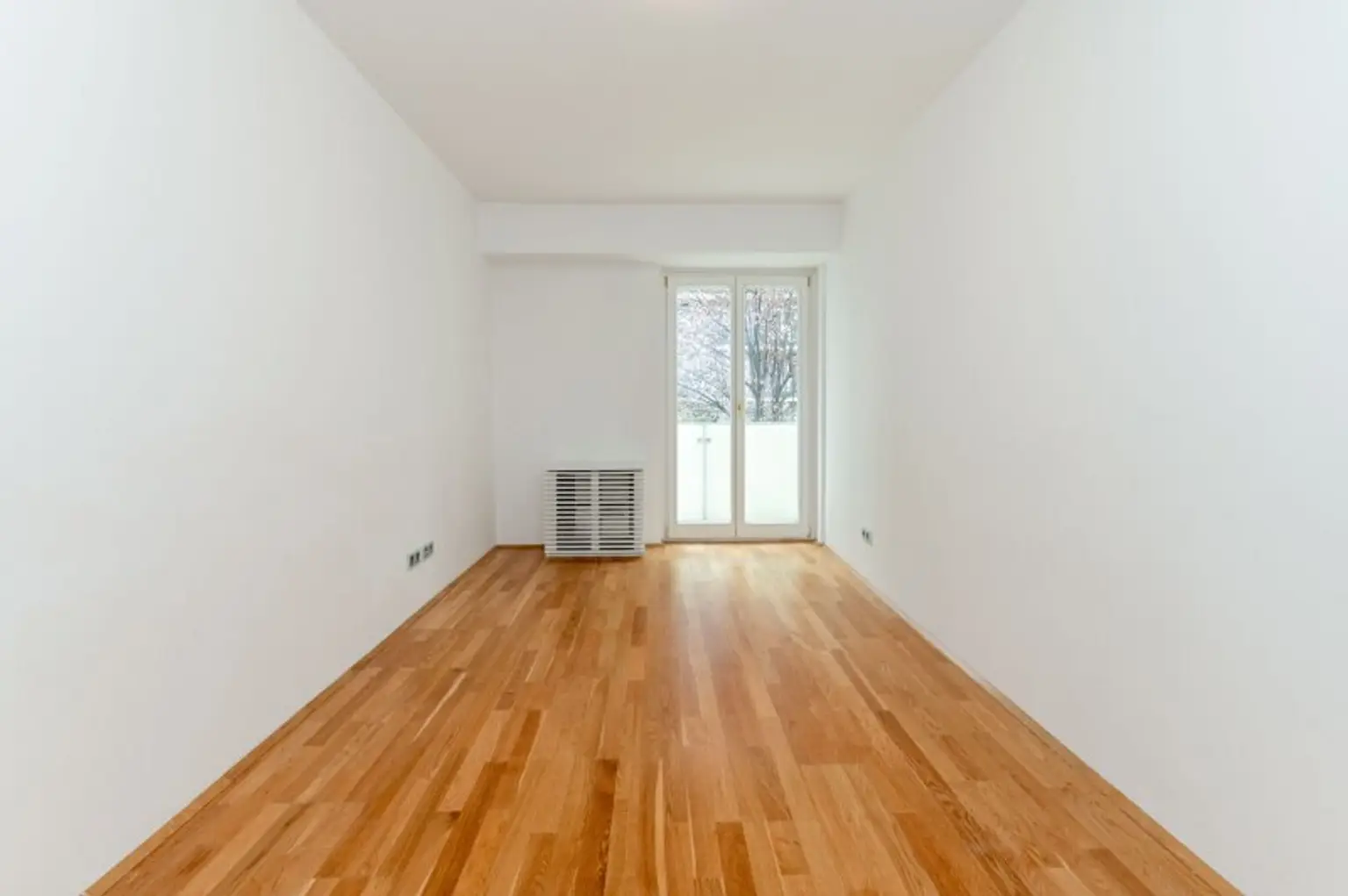 Seltene Gartenmaisonette in Botschaftsviertel mit Parkplatzmöglichkeit