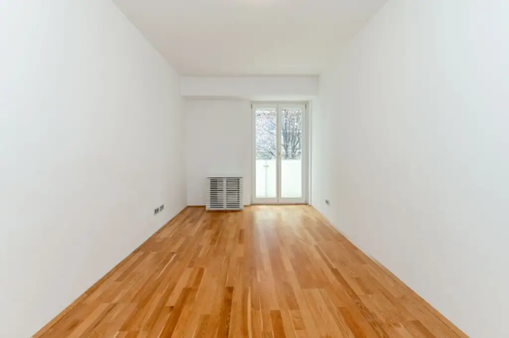 Seltene Gartenmaisonette in Botschaftsviertel mit Parkplatzmöglichkeit
