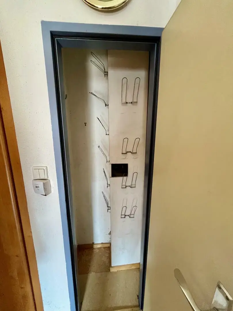 Moderne 4- Raum-Wohnung mit Loggia –voll möbliert - Nähe Gürtelturm- ideale Infrastruktur