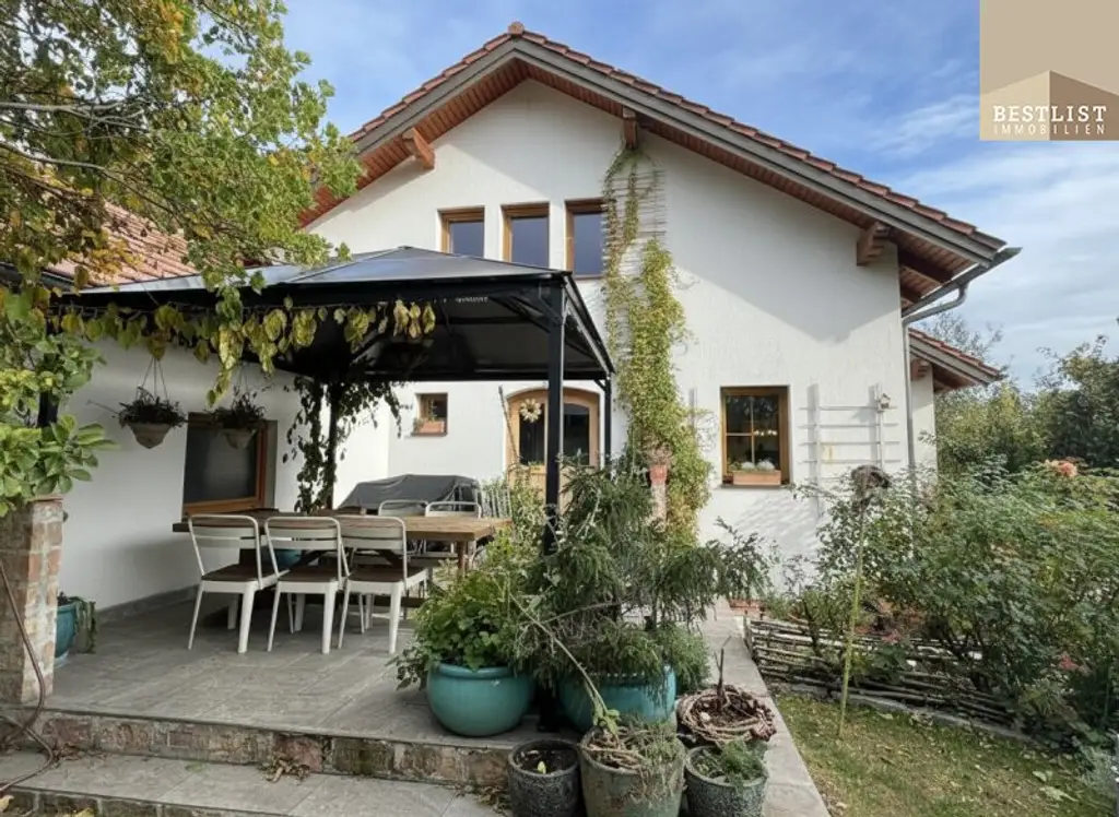 Aigen: Traumhaus mit Garten & Solaranlage