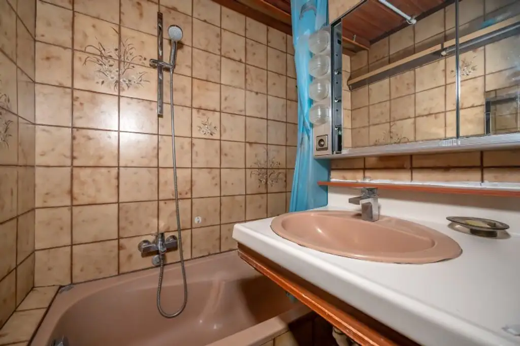 ++HG35++ sanierungsbedürftige 3-Zimmerwohnung mit Loggia