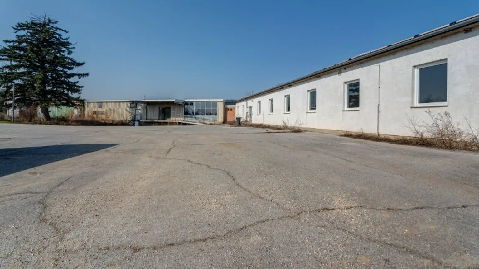 Parkplatzbereich (Gemeindegrund)