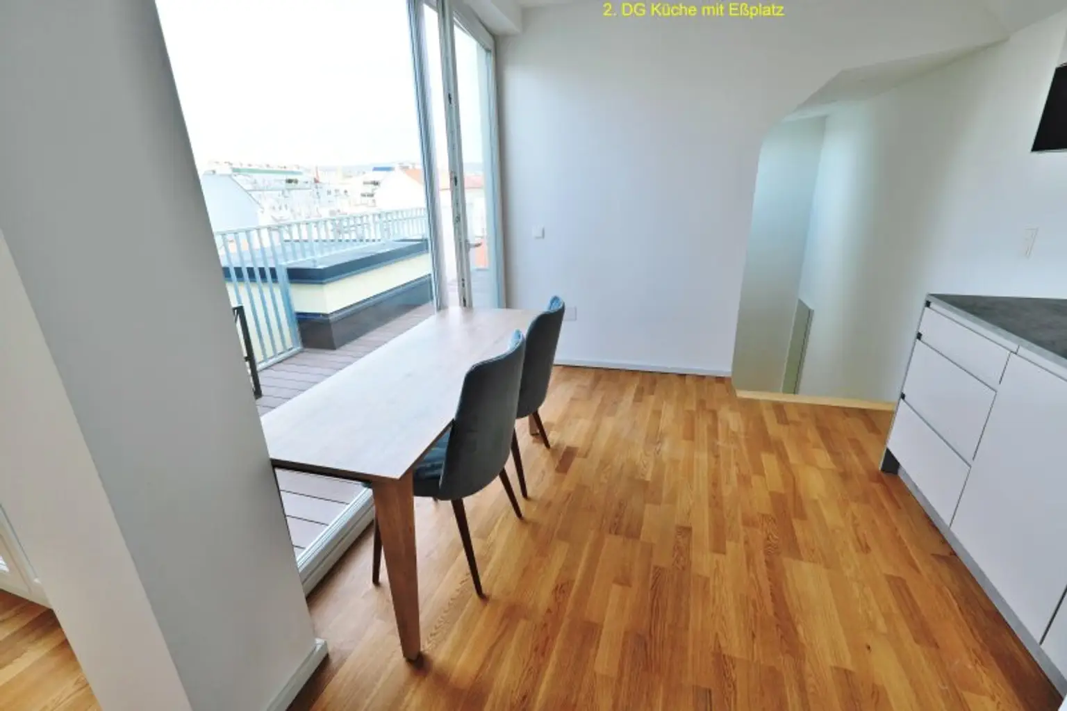 Bezugsfertige Dachwohnung mit 3 Zimmer, großem Balkon und interessanter 36 m² großer Dachterrasse
