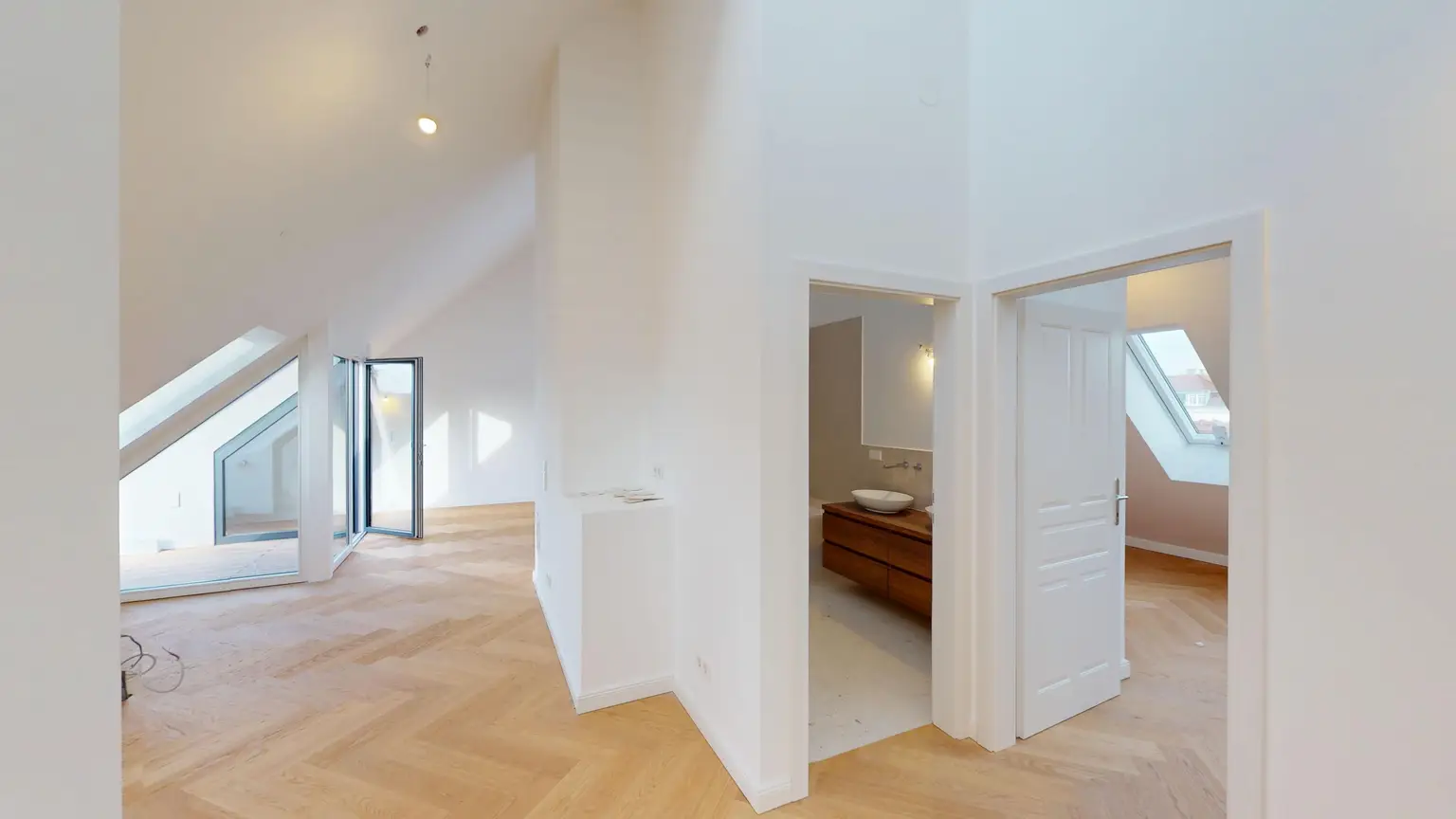 Traumhafte Dachwohnung im Hietzinger Cottage I Altbaujwel